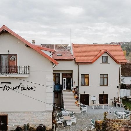 La Fontaine Hotel Хунедоара Екстериор снимка