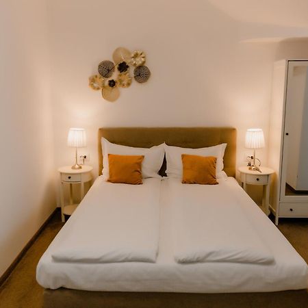 La Fontaine Hotel Хунедоара Екстериор снимка