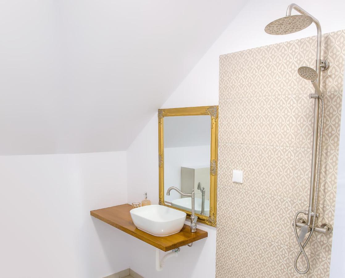 La Fontaine Hotel Хунедоара Екстериор снимка