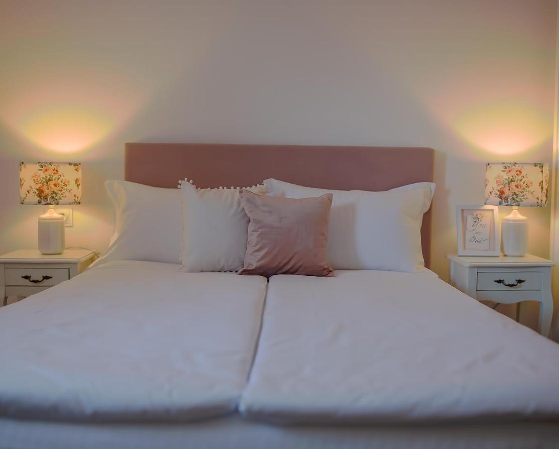La Fontaine Hotel Хунедоара Екстериор снимка