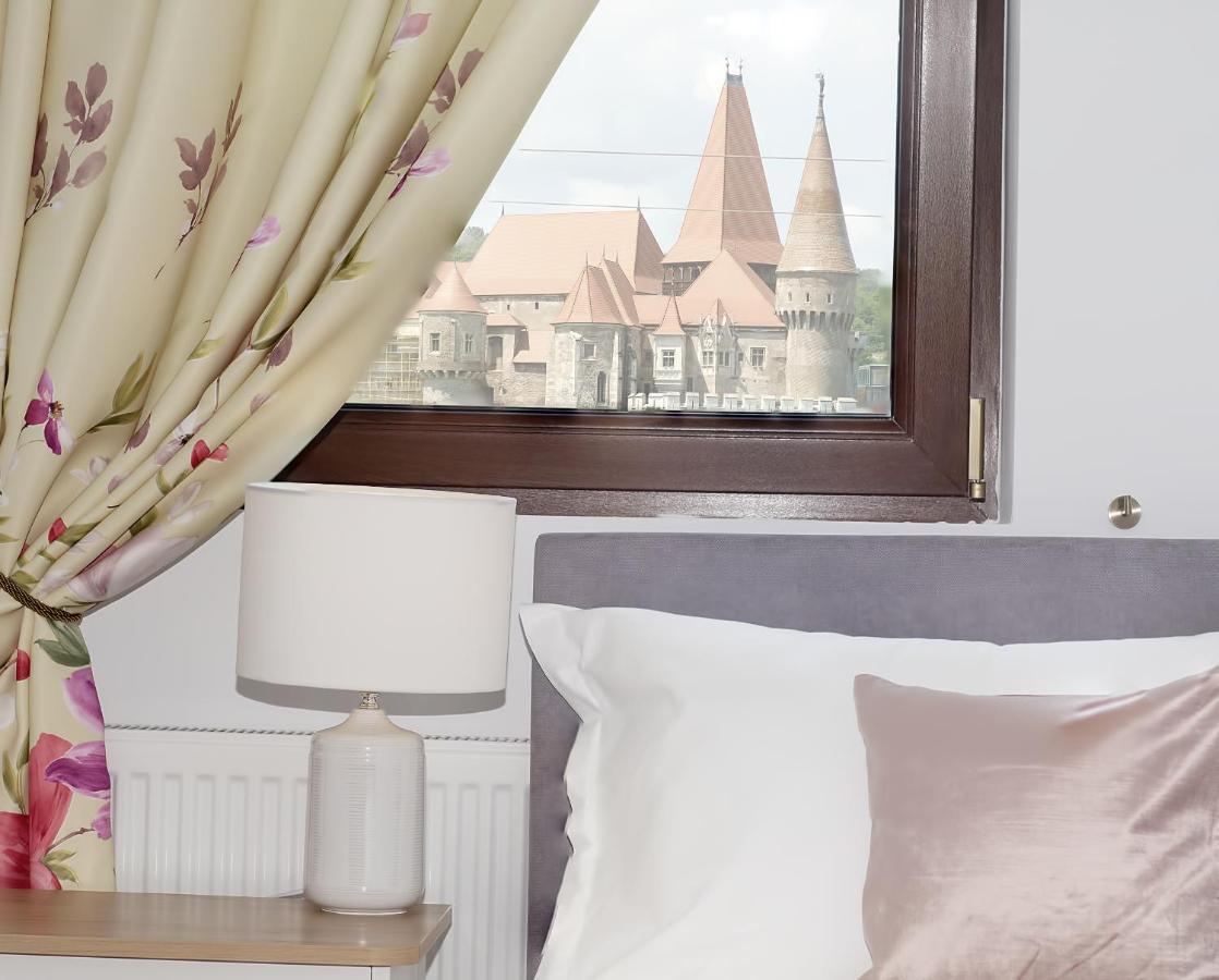 La Fontaine Hotel Хунедоара Екстериор снимка