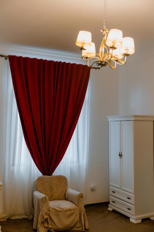 La Fontaine Hotel Хунедоара Екстериор снимка