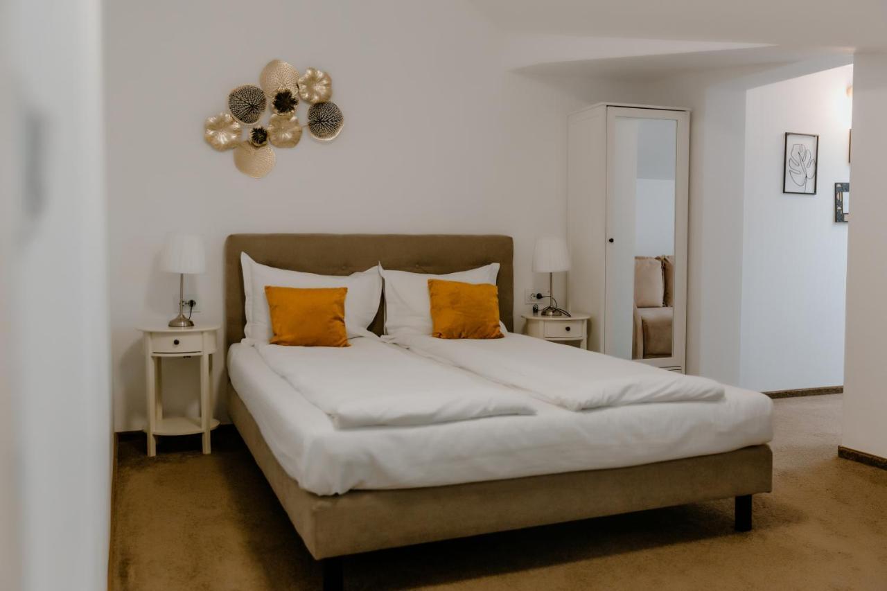 La Fontaine Hotel Хунедоара Екстериор снимка